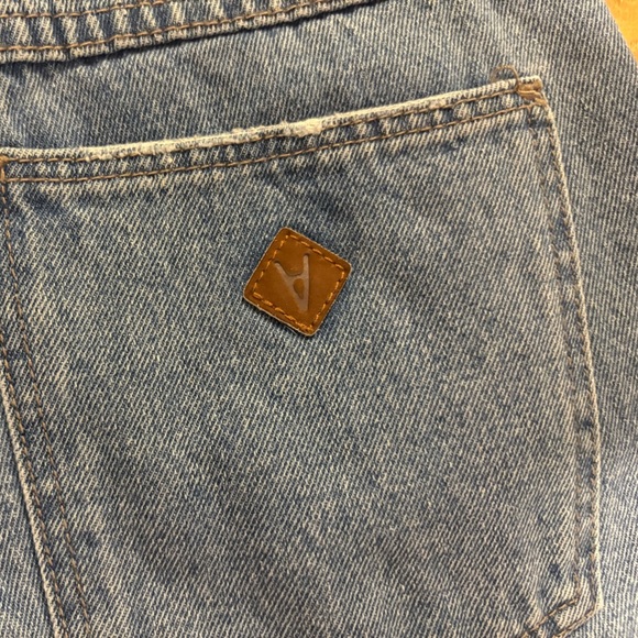 A BRAND HIGH RELAXED SHORT - Picture 6 of 9